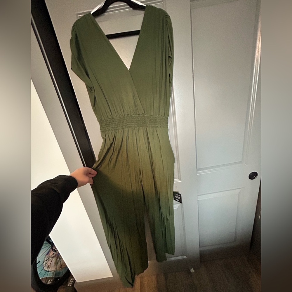 NWT Lulus army green stretchy jumpsuit